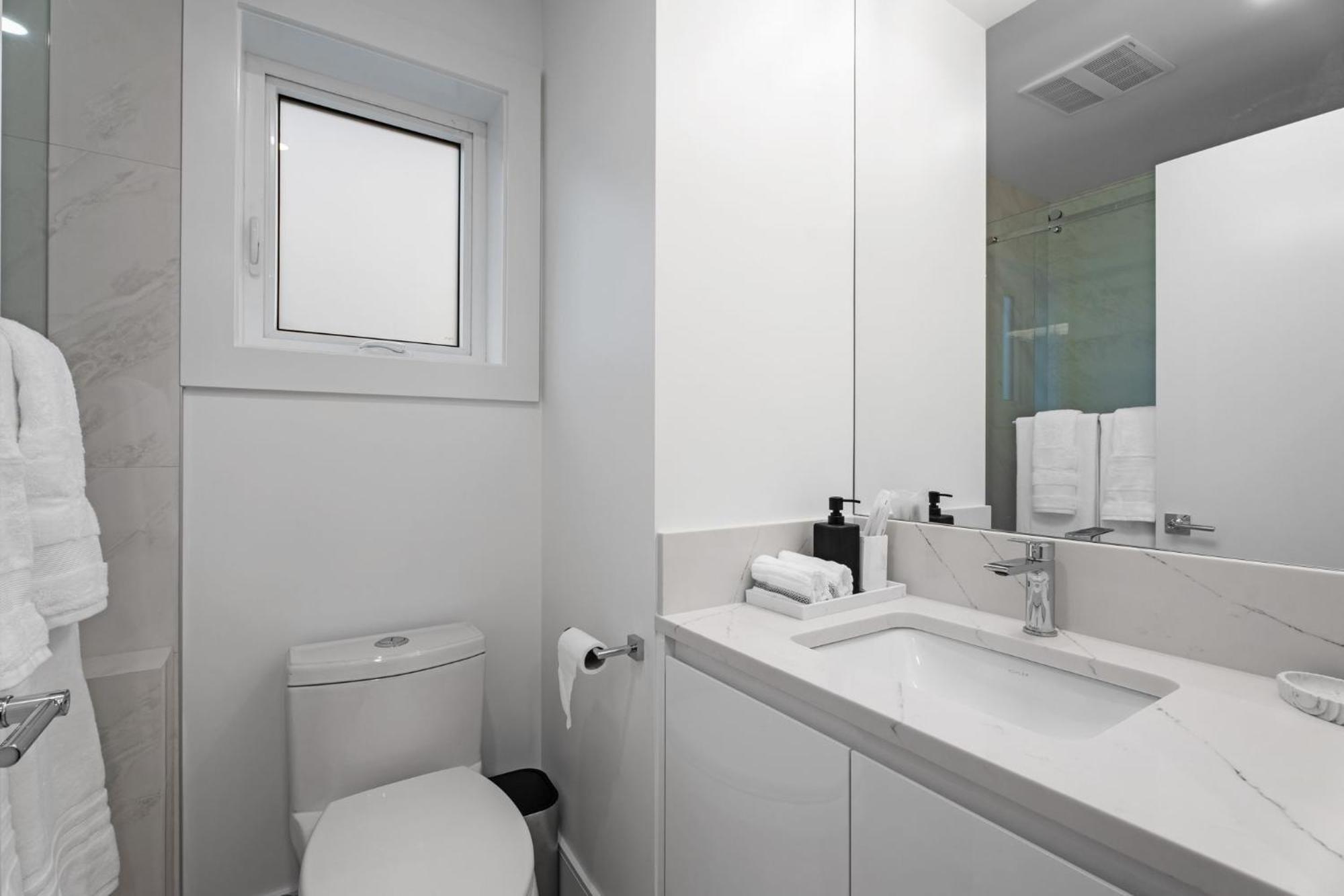 Brand New 2 Bedroom Point Grey Getaway Vancouver Dış mekan fotoğraf